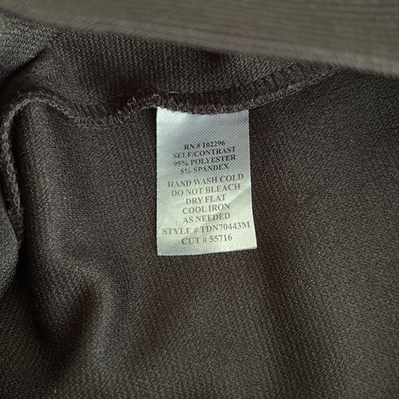 Connected Apparel Sleeveless dress. Black and white. Size 6. - Picture 6 of 8